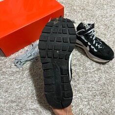 나이키 X 사카이 베이퍼와플 블랙 화이트 스니커즈 썸네일 3
