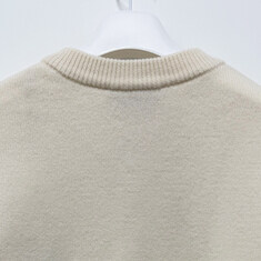 논현 더팩토리 26SS 아미 하트 로고 펠트 메리노 울 가디건 오프 화이트 블랙 (UKC368 018 151) 썸네일 4