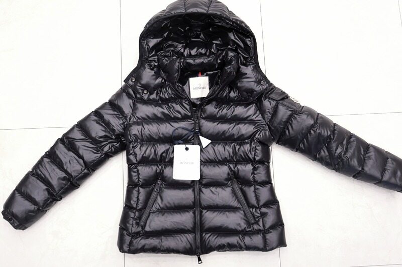 몽클레어 로고 패치 후드 자켓 K20931A52400 68950 여성 패딩 - Moncler