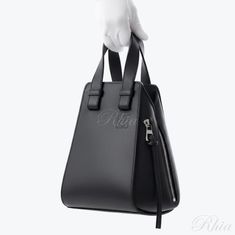 로에베 26FW 컴팩트 해먹 백 in 클래식 카프 A538H13X10 1100 해먹백 썸네일 1