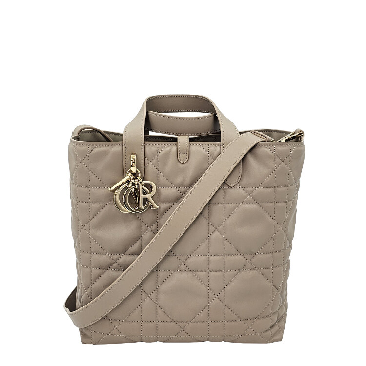 디올 뚜주흐 버티컬 토트백 미디엄 M2836OSNW 5209 - Christian Dior