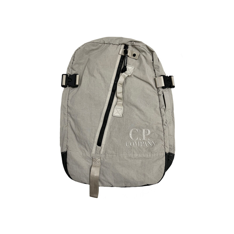 CP컴퍼니 25FW 로고 자수 백팩 그레이 19CMAC121A 110188G 331 - CP company