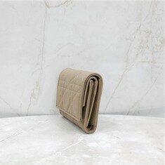 [럭스유] (새상품) 디올 레이디 램스킨 3단 지갑 샌드 썸네일 1