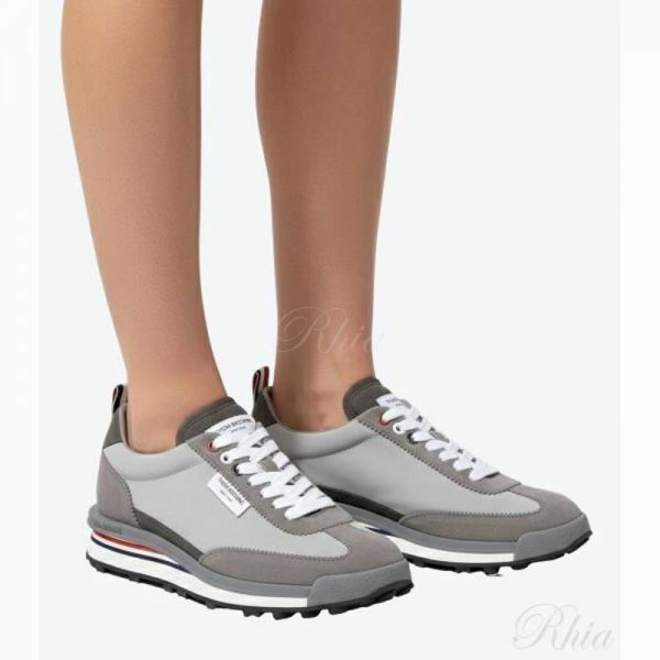 톰브라운 26SS 카프 스웨이드 테크 러너 FFD054A 03050 055 - Thom Browne