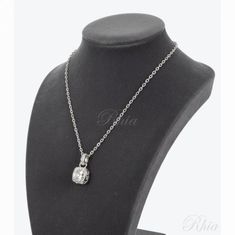 스와로브스키 벌스스톤 펜던트 네크리스 5651704 썸네일 1