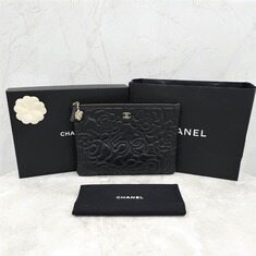 [럭스유] 샤넬 까멜리아 뉴미듐 램스킨 금장 클러치백 A70621 썸네일 8