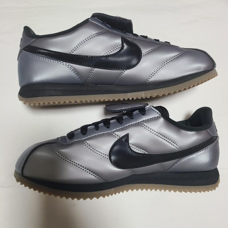 나이키 코르테즈 레더 SE 메탈릭 쿨 그레이 블랙 HQ3490-099 - Nike