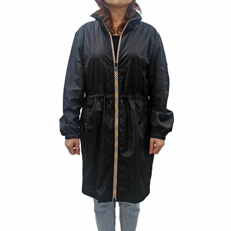 버버리 블랙 폴리아미드 여성 레인코트 R - 8110311 - Burberry