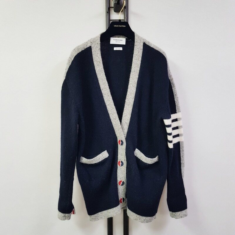 톰브라운 4바 여성 모헤어 오버사이즈 브이넥 가디건 FKC476A  - Thom Browne