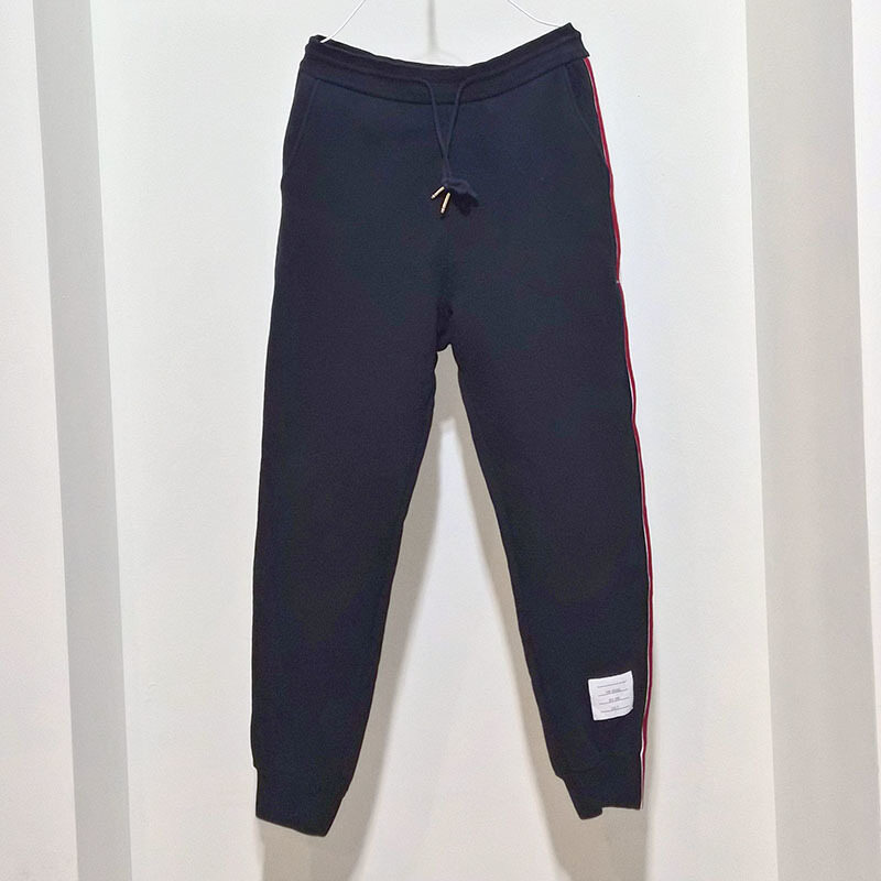 톰브라운 루프백 스트라이프 스웨트 팬츠 (MJQ066A) L266639 - Thom Browne