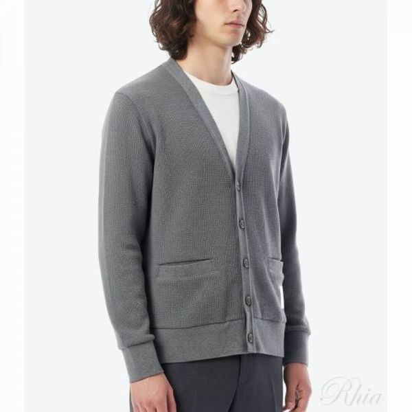 톰브라운 26SS 4 바 인타르시아 트림 코튼 텍스처 브이넥 가디건 MJT551A J0114 035 - Thom Browne
