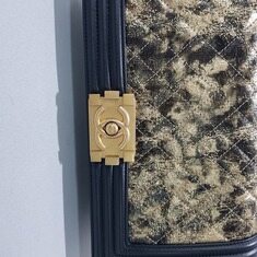 샤넬 보이백 미디움 메탈릭 골드 A67086 썸네일 2