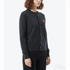 꼼데가르송 26SS 라운드 넥 더블 버건디 엠블럼 니트 AX N075 051 2 썸네일 1