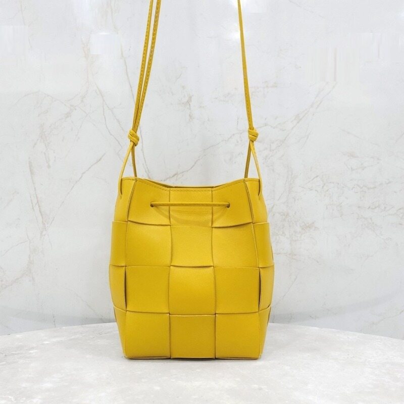 [럭스유] 보테가베네타 인트레치아토 버킷백 스몰 680218 - Bottega Veneta
