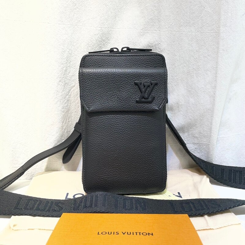 [신품수준]루이비통 M57089 타이가 에어로그램 폰 파우치 크로스백 - Louis Vuitton