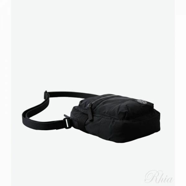 스톤아일랜드 26SS 9200015 클로드 나일론 메탈 인 에코닐® 파우치 백 L1S15 S0251 V0029 코티드 에코닐 - Stone Island