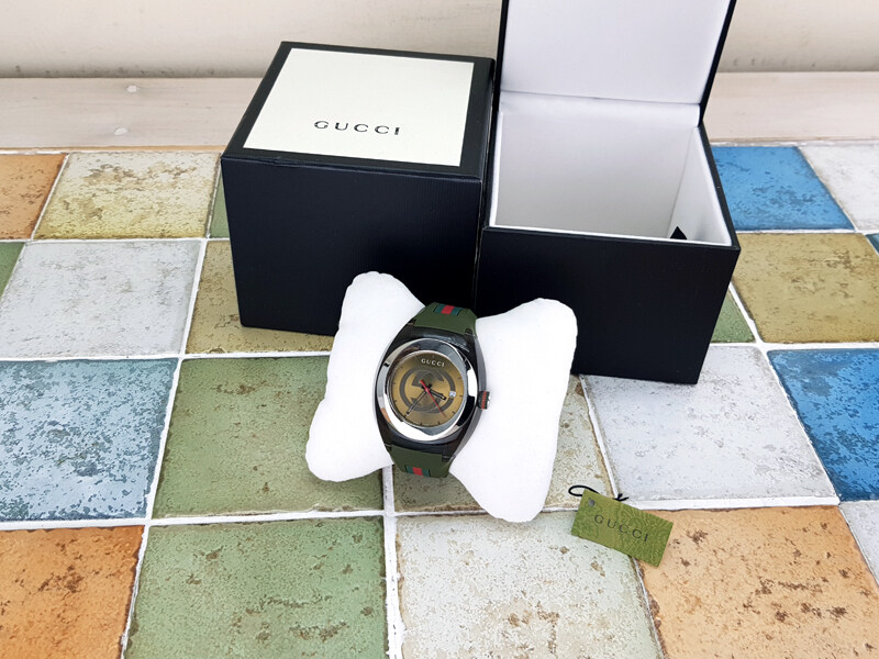 구찌 SYNC 싱크 쿼츠 137.1 남성 시계 - Gucci