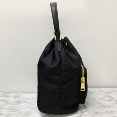 더팩토리 26SS 프라다 VELA 듀엣 삼각 로고 리나일론 숄더 버킷백 / 블랙 (1BH038 RV44 F0002) 썸네일 4