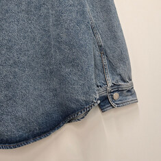 더팩토리 26SS 아미 하트 로고 블루 코튼 오버 데님 셔츠 / 유즈드 블루 (UJK897 DE0046 480) 썸네일 9