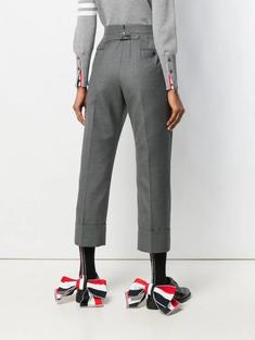 26SS 톰브라운 클래식 트윌 울 백스트랩 팬츠 FTC337A00626035 MED GRAY DOM 썸네일 4