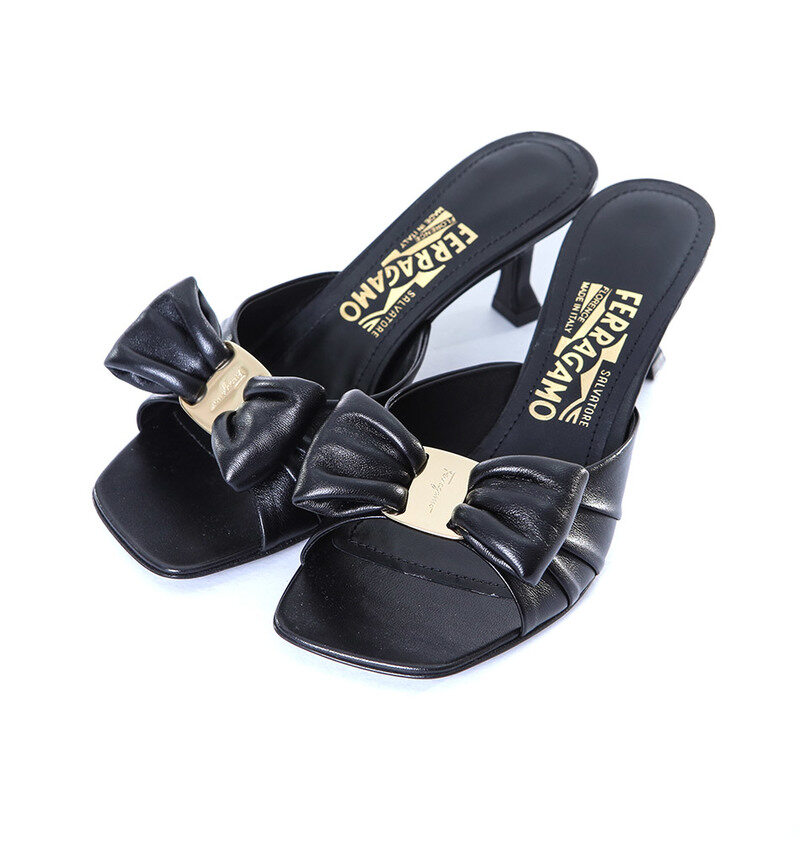 페라가모 LUCIE 로고버클 바라 리본 스퀘어토 뮬 샌들/772852 - Salvatore Ferragamo