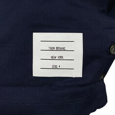더팩토리 26SS 톰브라운 삼선 사이드 슬릿 링거 반팔티 / 네이비 (MJS083A 00042 415) 썸네일 4