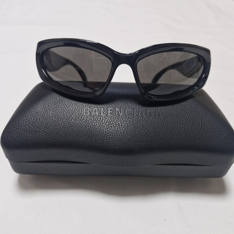 발렌시아가 스위프트 오발 선글라스 블랙 BB0157S001 - Balenciaga