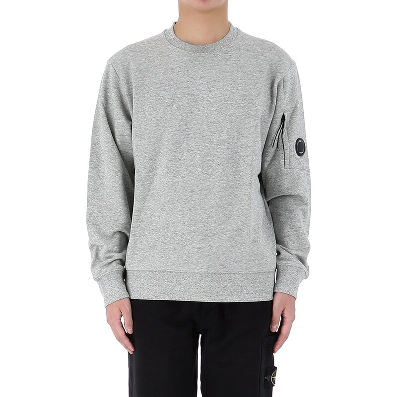 국내배송 26SS CP컴퍼니 XL사이즈 럭키찬스 렌즈 와펜 스웨트셔츠 RCCMSS713A M94 - CP company