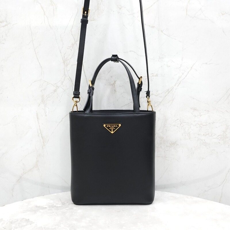 [럭스유] 프라다 브러시드 삼각로고 레더 토트 숄더백 1BA401 - Prada