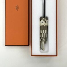 [더럭스] 에르메스 슈에뜨참 부엉이 백참 베이지/누아 H085001 썸네일 1