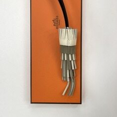 [더럭스] 에르메스 슈에뜨참 부엉이 백참 베이지/누아 H085001 썸네일 3