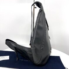 프라다 삼각로고 레더 슬링백 백팩 블랙 (2VZ092) 썸네일 6