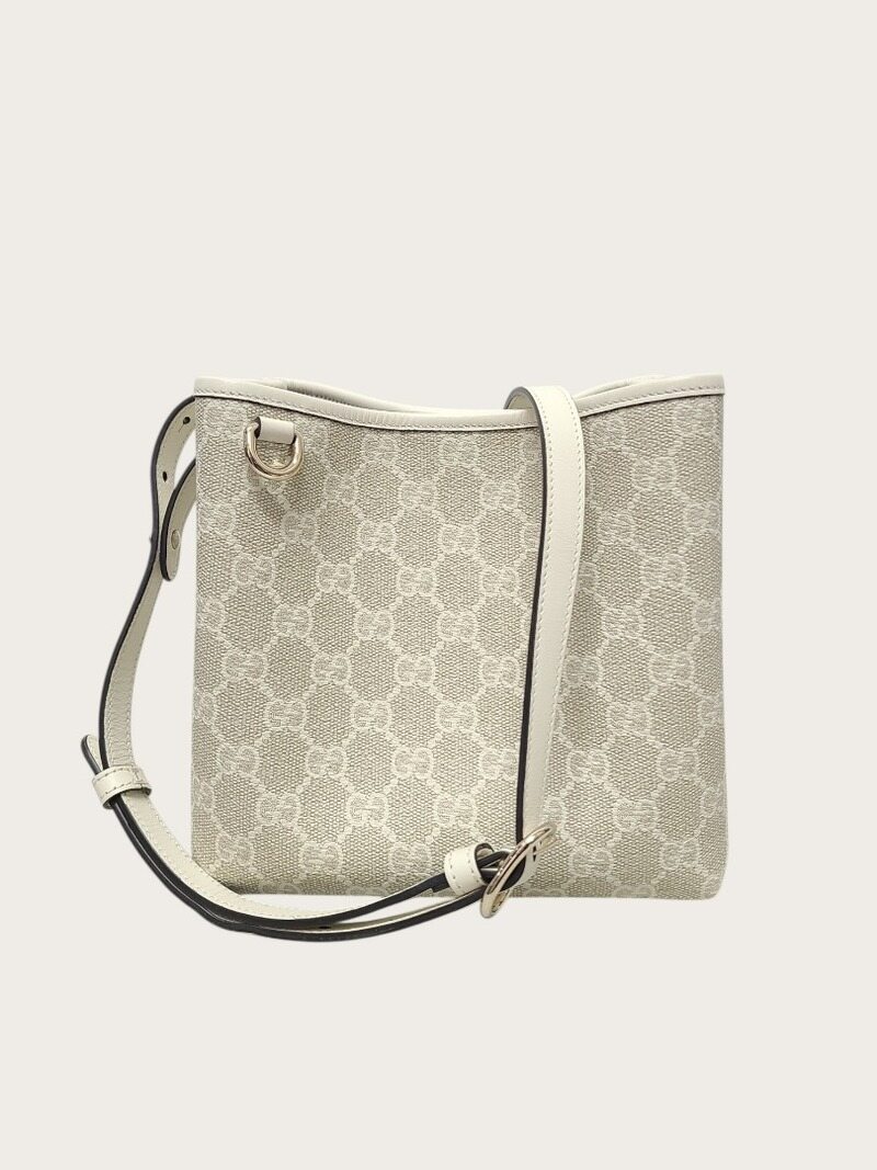 [중고명품/루이스잇] 구찌 베이지 화이트 GG엠블럼 스몰 버킷백 - Gucci