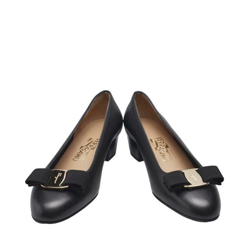 (230mm) 블랙 카프스킨 바라 보우 여성 펌프스 힐 574571 - Salvatore Ferragamo