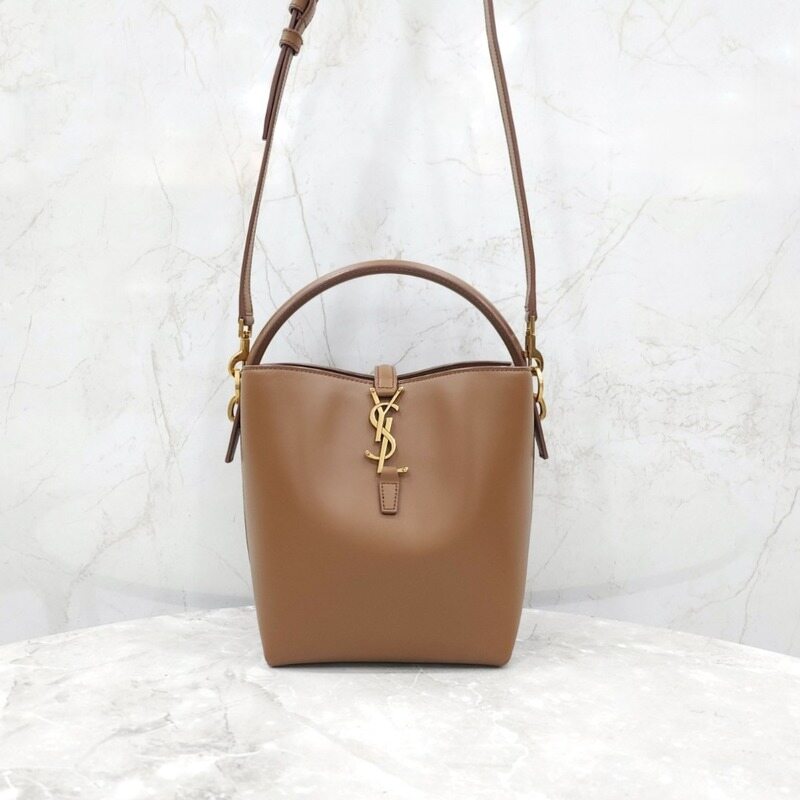 [럭스유] 생로랑 LE 37 레더 버킷 숄더백 749036 - Saint Laurent