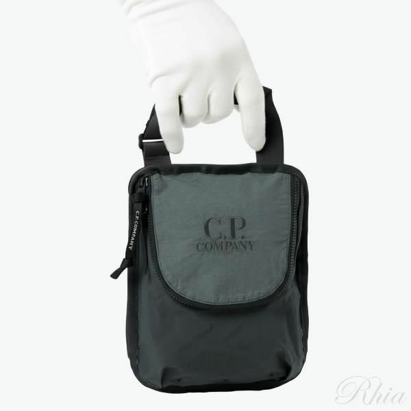 CP컴퍼니 플레인 페이퍼 터치 숄더백 19CMAC119A 110188G 978 - CP company