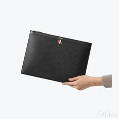 톰브라운 26SS 페블 그레인 라지 도큐먼트 홀더 MAC020L 00198 001 썸네일 1