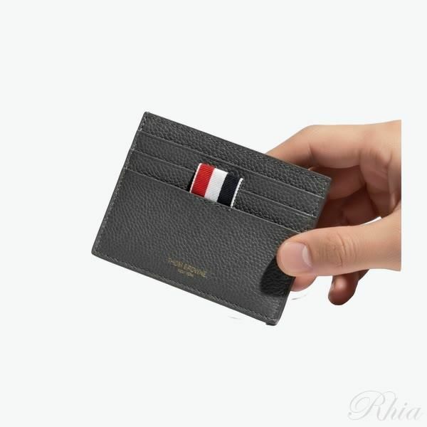 톰브라운 26SS 페블 그레인 노트 컴파트먼트 싱글 카드 홀더 MAW031L 00198 025 - Thom Browne