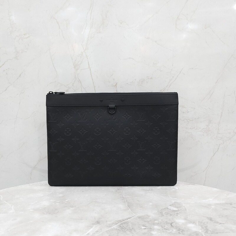 [럭스유] (새상품) 루이비통 포쉐트 보야주 쉐도우 수플 레더 클러치 M82545 - Louis Vuitton