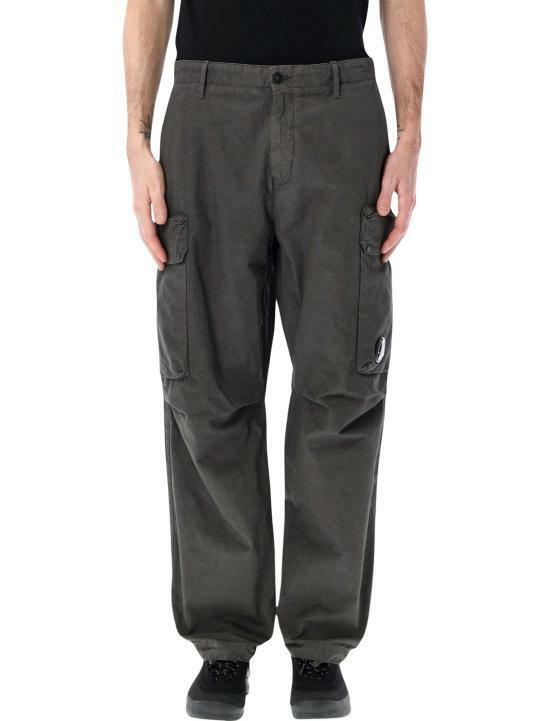 26SS 씨피 컴퍼니 마이크로 랩스 박시 카고 렌즈 팬츠 20CMPA128A 110325G 921 GUNMETAL DOM - CP company