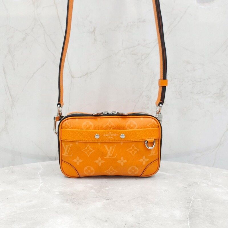 [럭스유] (새상품) 루이비통 나노 알파 모노그램 크로스백 - Louis Vuitton