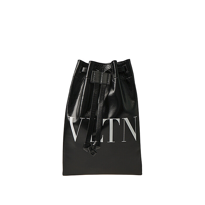 [로로모다] 발렌티노 VLTN 로고 남성 크로스백 / 2P0U05-MWL-0NI - Valentino Garavani
