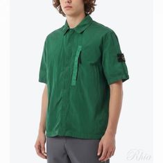 스톤아일랜드 26SS 1200028 나일론 메탈 인 에코닐® 컴포트 핏 쇼츠 슬리브 셔츠 L1S15 S0019 V005H 에코닐 컴포트핏 숏슬리브 썸네일 1