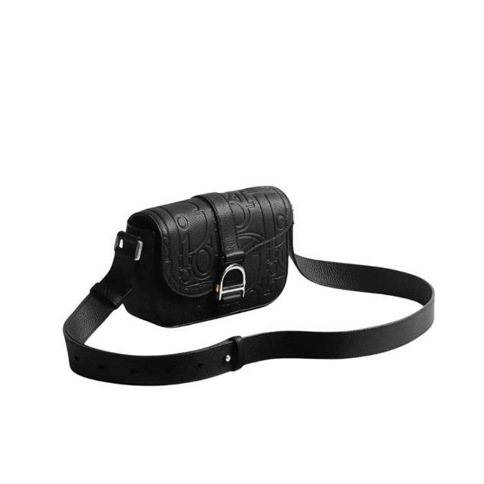 디올 새들 헤리티지 플랩 스트랩 백 1ADPO478MLL_H00N - Christian Dior
