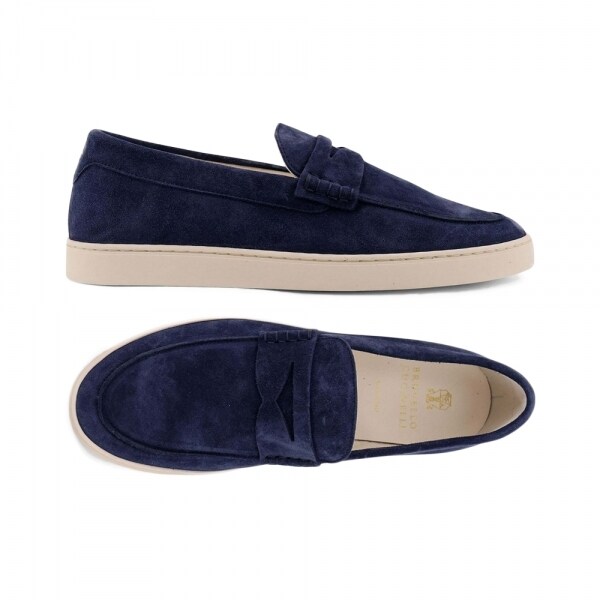 26SS 금장 로고 스웨이드 페니 로퍼 네이비 MZUSOLP312 C8862 - Brunello Cucinelli