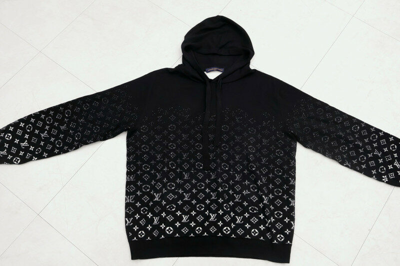 루이비통 모노그램 그라디언트 블랙 1AFAQB 남성 후드 - Louis Vuitton