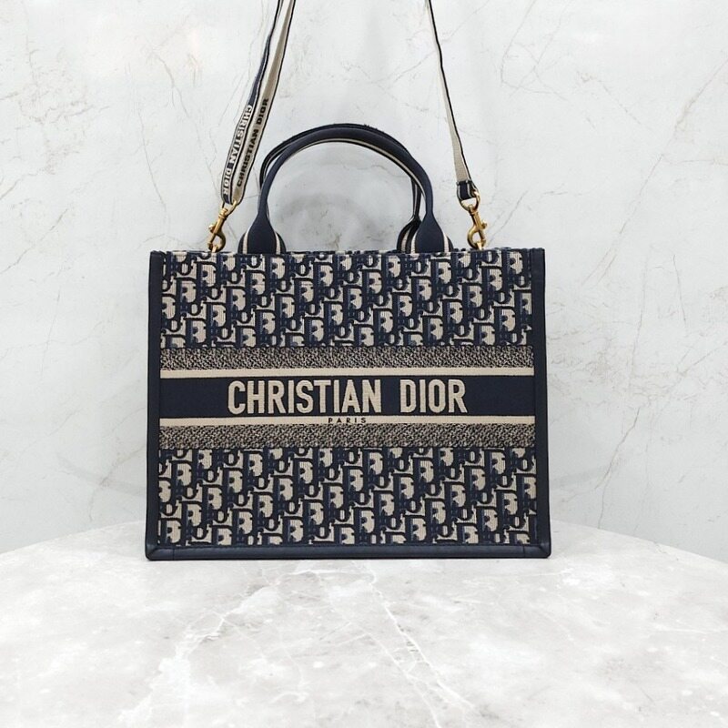 [럭스유] 디올 오블리크 레더 북토트 미디엄백 M1324CZBB - Christian Dior