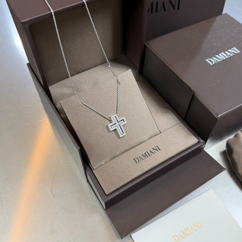 다미아니 벨에포크 화이트 골드 다이아몬드 M 목걸이 - Damiani