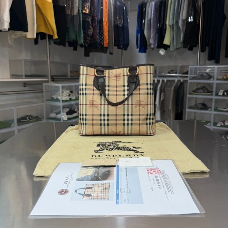 버버리 헤이마켓 체크 PVC 온슬로우 토트백 - Burberry