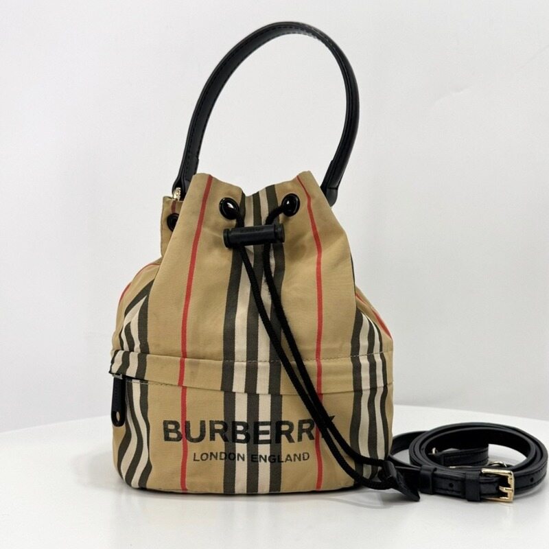 버버리 포이베 버킷 파우치 베이지 (8026737) - Burberry